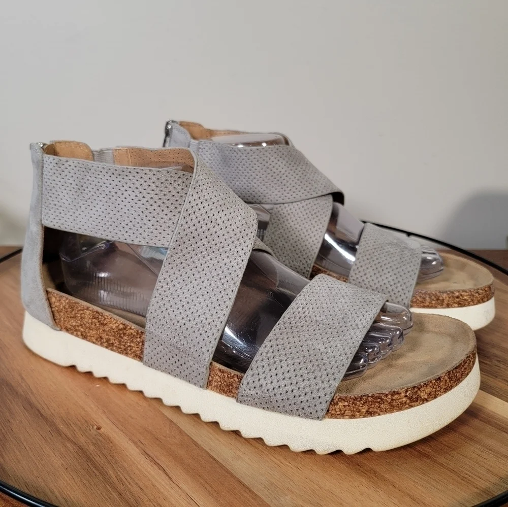 ND New Directions Irlena Platforms Gray Faux Suede Sandals Size 10